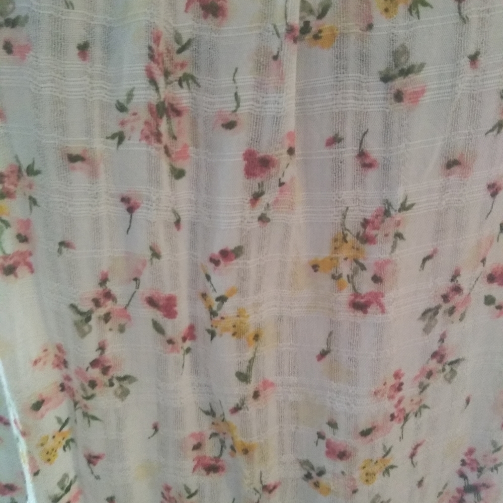 Floral Top - Picture 2 of 3